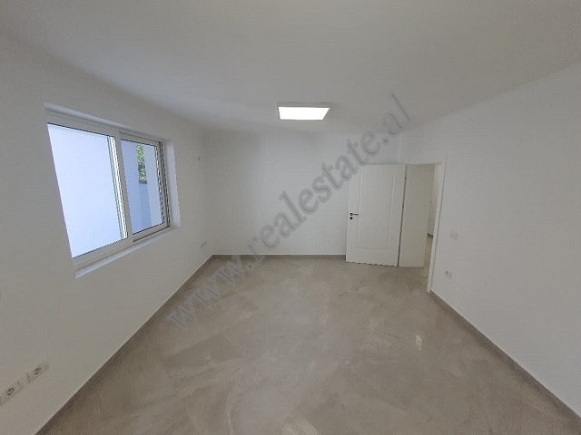 Ambient zyre me qira prane Bankes se Shqiperise ne Tirane